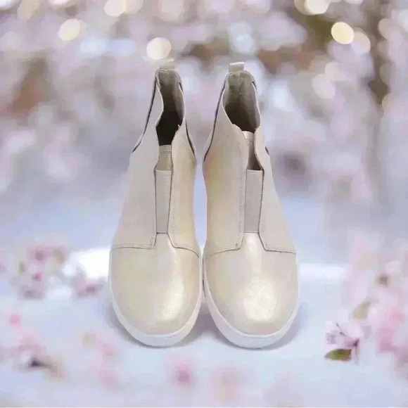 🌸Champagne colored ankle boots. - Picture 1 of 3